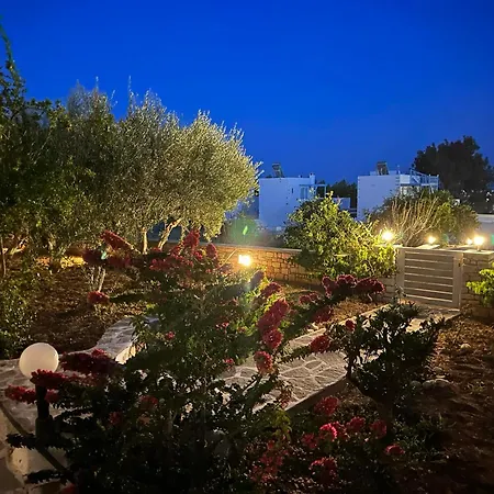 Ξενοδοχείο με διαμερίσματα Anixis Paros 4*