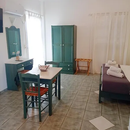 Ξενοδοχείο με διαμερίσματα Anixis Paros 4*
