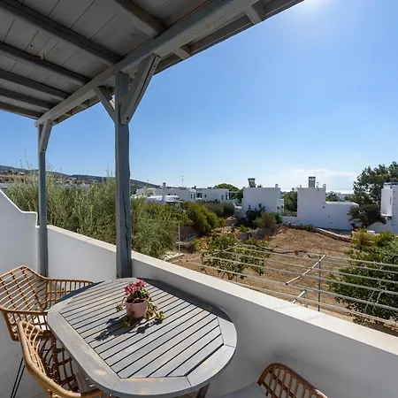 Ξενοδοχείο με διαμερίσματα Anixis Paros 4*