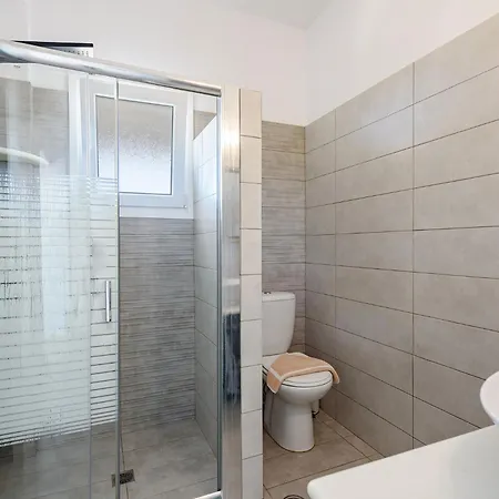 Anixis Paros 公寓 *