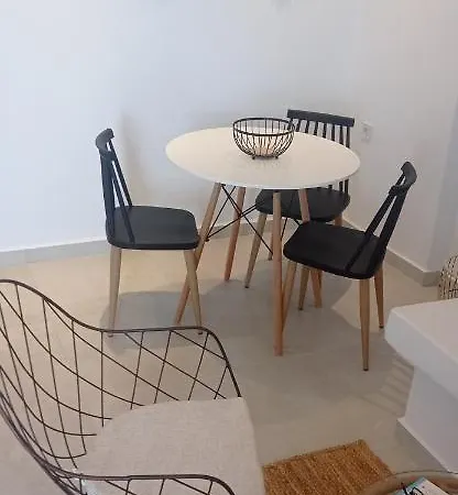 Anixis Paros 아파트호텔 Alikí