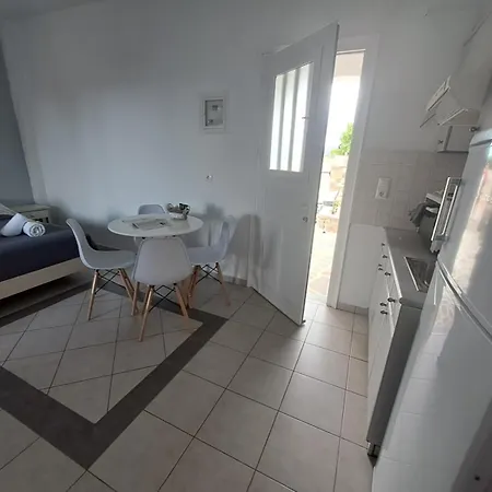 Anixis Paros شقة Alikí