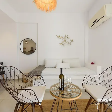 Anixis Paros شقة