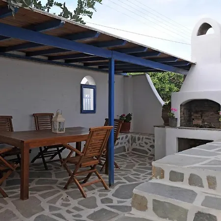 Anixis Paros 아파트호텔 4*